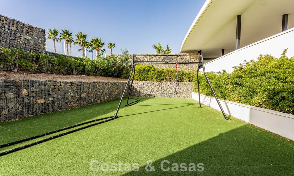 Modern 4-slaapkamer appartement te koop aan het strand met zeezicht in Estepona, Costa del Sol 782669