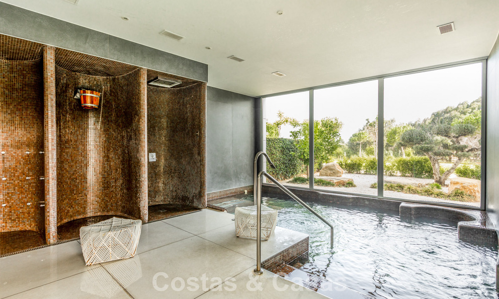 Modern 4-slaapkamer appartement te koop aan het strand met zeezicht in Estepona, Costa del Sol 782670