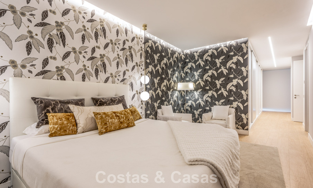 Modern 4-slaapkamer appartement te koop aan het strand met zeezicht in Estepona, Costa del Sol 782675