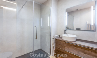 Modern 4-slaapkamer appartement te koop aan het strand met zeezicht in Estepona, Costa del Sol 782679 