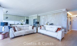 Modern 4-slaapkamer appartement te koop aan het strand met zeezicht in Estepona, Costa del Sol 782690 