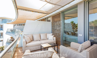 Modern 4-slaapkamer appartement te koop aan het strand met zeezicht in Estepona, Costa del Sol 782692 