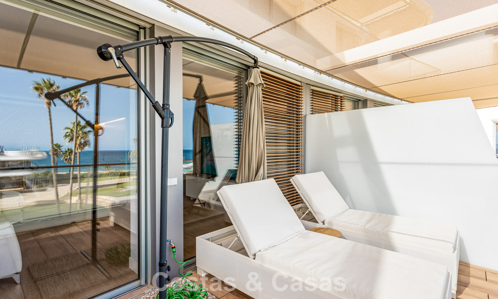 Modern 4-slaapkamer appartement te koop aan het strand met zeezicht in Estepona, Costa del Sol 782693