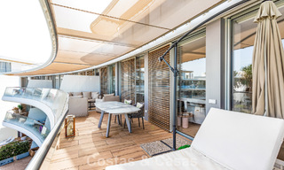 Modern 4-slaapkamer appartement te koop aan het strand met zeezicht in Estepona, Costa del Sol 782694 