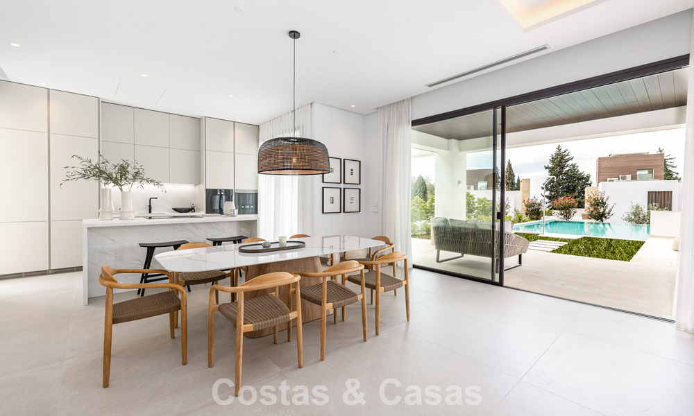 Eigentijdse villa te koop op loopafstand van het strand en voorzieningen in Marbella stad 783504