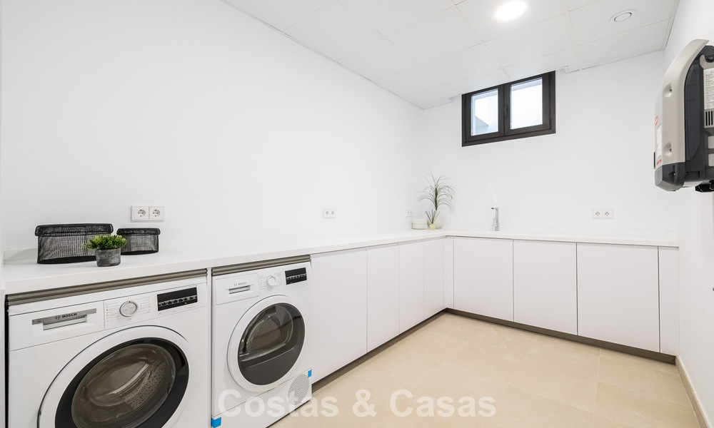 Eigentijdse villa te koop op loopafstand van het strand en voorzieningen in Marbella stad 783513