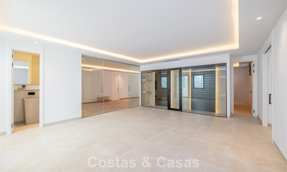 Eigentijdse villa te koop op loopafstand van het strand en voorzieningen in Marbella stad 783515