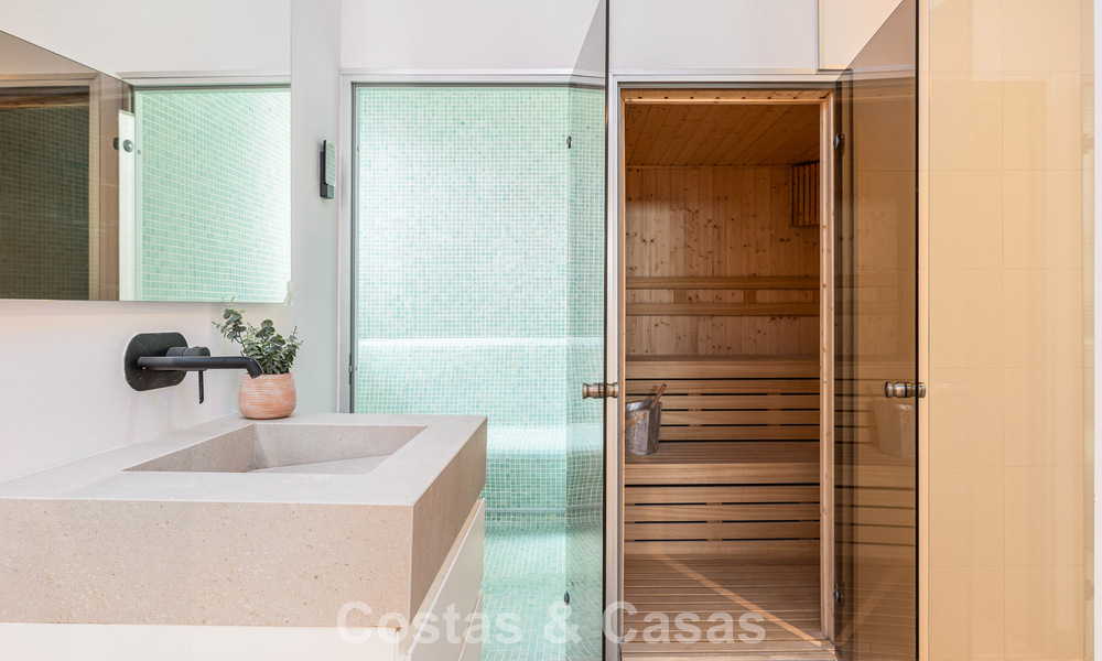 Eigentijdse villa te koop op loopafstand van het strand en voorzieningen in Marbella stad 783517