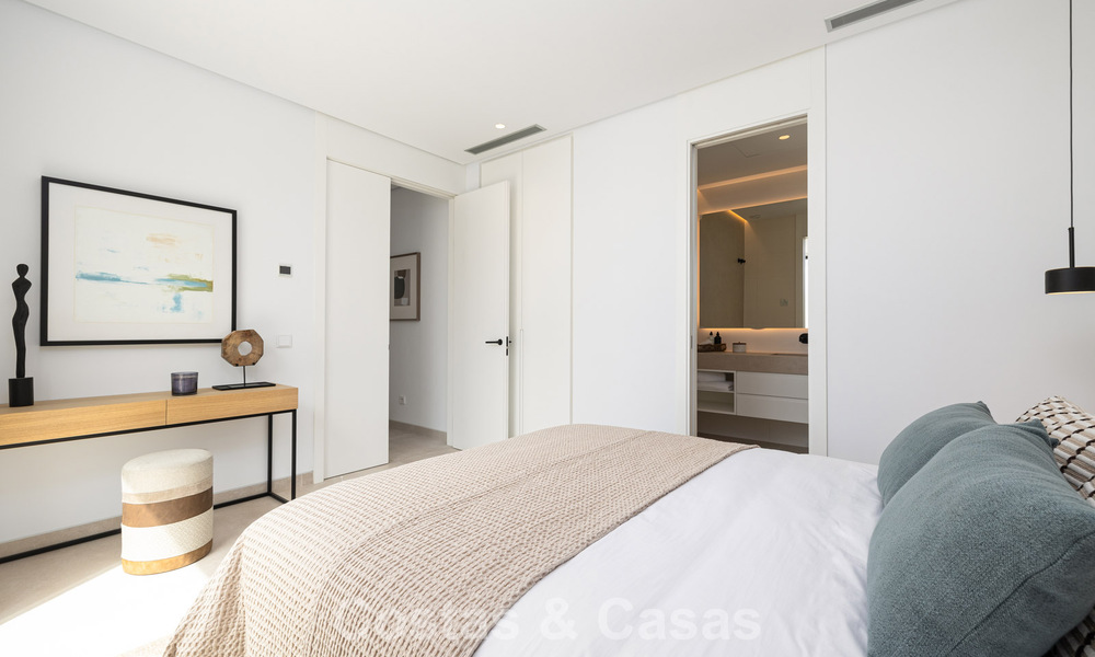 Eigentijdse villa te koop op loopafstand van het strand en voorzieningen in Marbella stad 783519