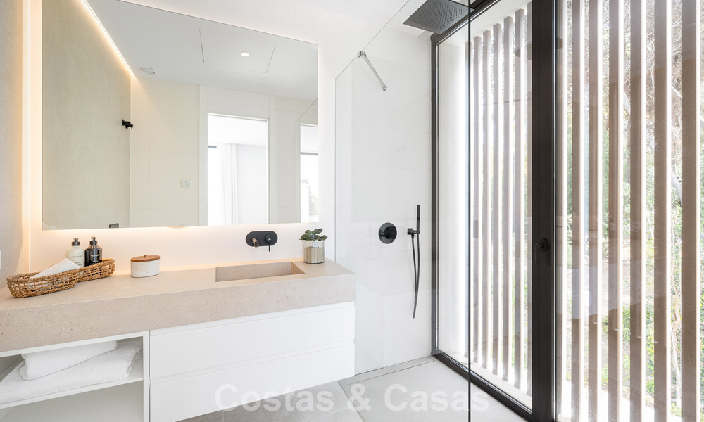 Eigentijdse villa te koop op loopafstand van het strand en voorzieningen in Marbella stad 783520