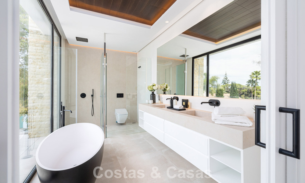 Eigentijdse villa te koop op loopafstand van het strand en voorzieningen in Marbella stad 783522