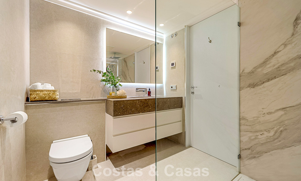 Luxueus gerenoveerd herenhuis in mediterrane bouwstijl te koop aan het strand op Marbella’s Golden Mile 782802