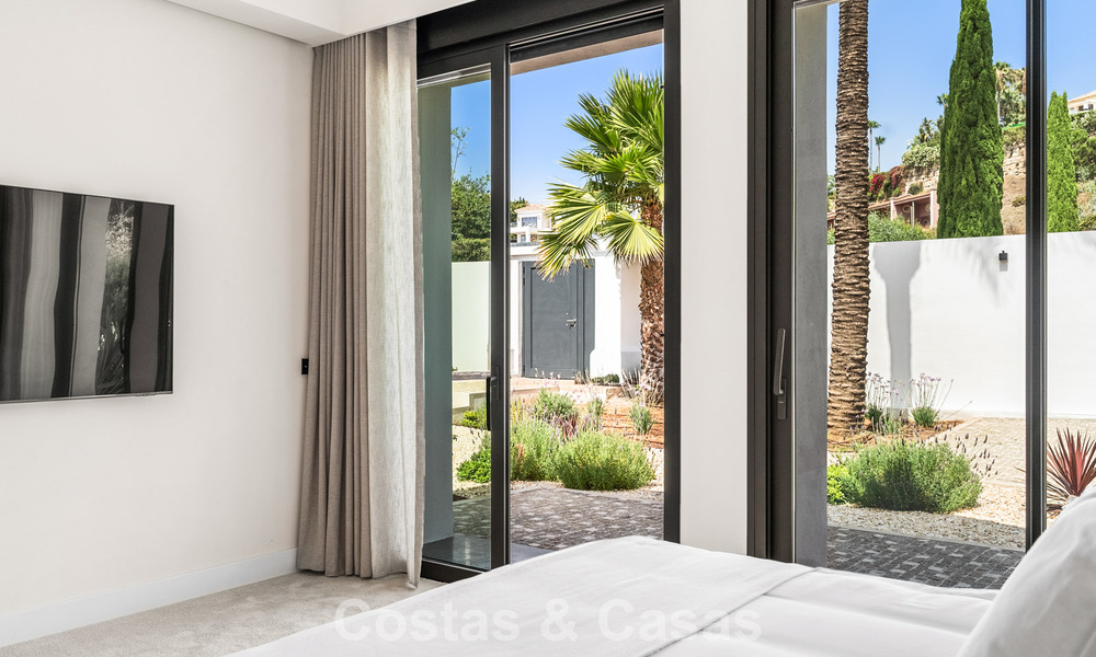 Eerstelijnsgolf villa met golf- en zeezicht te koop in het prestigieus 5* Golfresort in Marbella - Benahavis 783374