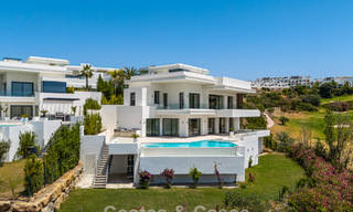 Instapklare, hedendaagse luxevilla te koop grenzend aan de golfbaan op de New Golden Mile tussen Marbella en Estepona 783275 
