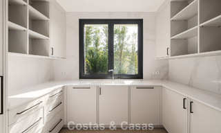 Instapklare, hedendaagse luxevilla te koop grenzend aan de golfbaan op de New Golden Mile tussen Marbella en Estepona 783284 