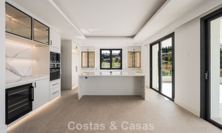 Instapklare, hedendaagse luxevilla te koop grenzend aan de golfbaan op de New Golden Mile tussen Marbella en Estepona 783285 