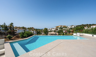 Instapklare, hedendaagse luxevilla te koop grenzend aan de golfbaan op de New Golden Mile tussen Marbella en Estepona 783288 