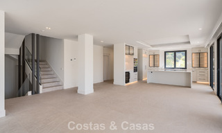 Instapklare, hedendaagse luxevilla te koop grenzend aan de golfbaan op de New Golden Mile tussen Marbella en Estepona 783293 