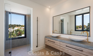Instapklare, hedendaagse luxevilla te koop grenzend aan de golfbaan op de New Golden Mile tussen Marbella en Estepona 783295 