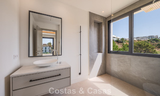 Instapklare, hedendaagse luxevilla te koop grenzend aan de golfbaan op de New Golden Mile tussen Marbella en Estepona 783300 