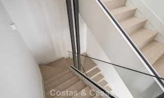 Instapklare, hedendaagse luxevilla te koop grenzend aan de golfbaan op de New Golden Mile tussen Marbella en Estepona 783302 