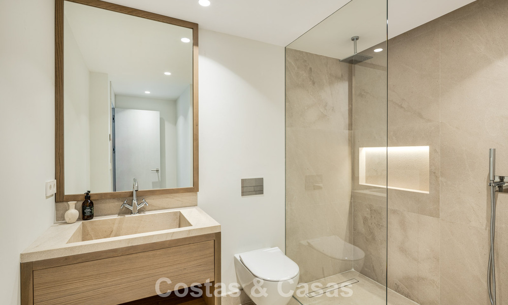 Indrukwekkende luxevilla met gras tennisbaan te koop dicht bij alle voorzieningen op de befaamde Golden Mile van Marbella 782717