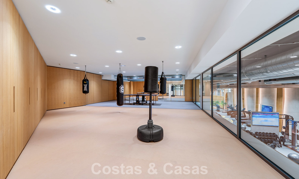 Instapklaar, high-end designwoning te koop, in een eersteklas resort-stijl complex op Marbella’s Golden Mile 782769