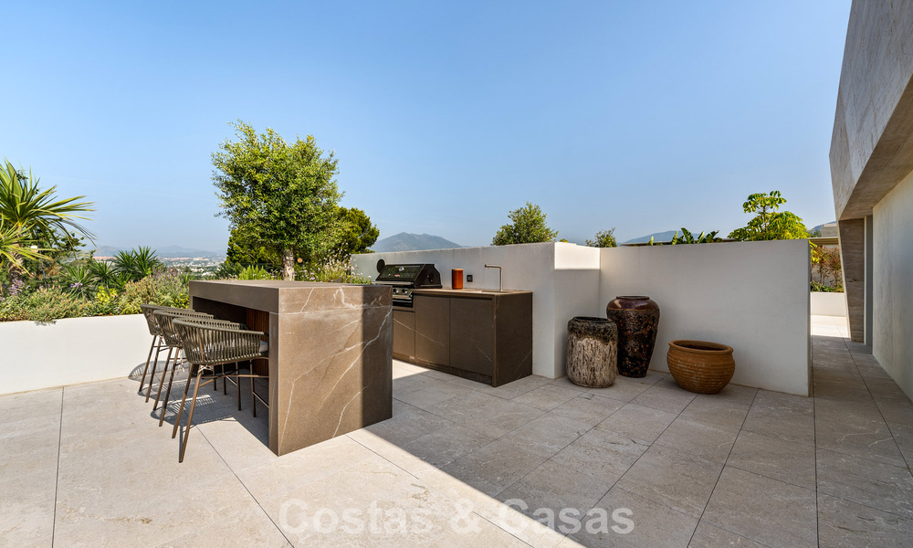 Instapklaar, high-end designwoning te koop, in een eersteklas resort-stijl complex op Marbella’s Golden Mile 782773