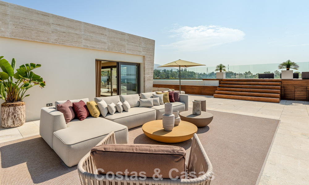 Instapklaar, high-end designwoning te koop, in een eersteklas resort-stijl complex op Marbella’s Golden Mile 782777