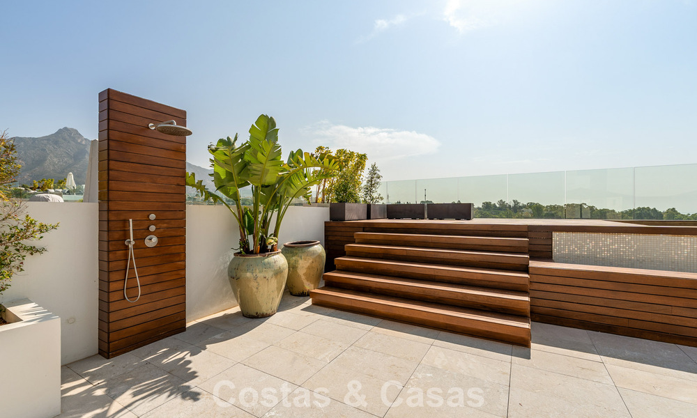 Instapklaar, high-end designwoning te koop, in een eersteklas resort-stijl complex op Marbella’s Golden Mile 782780