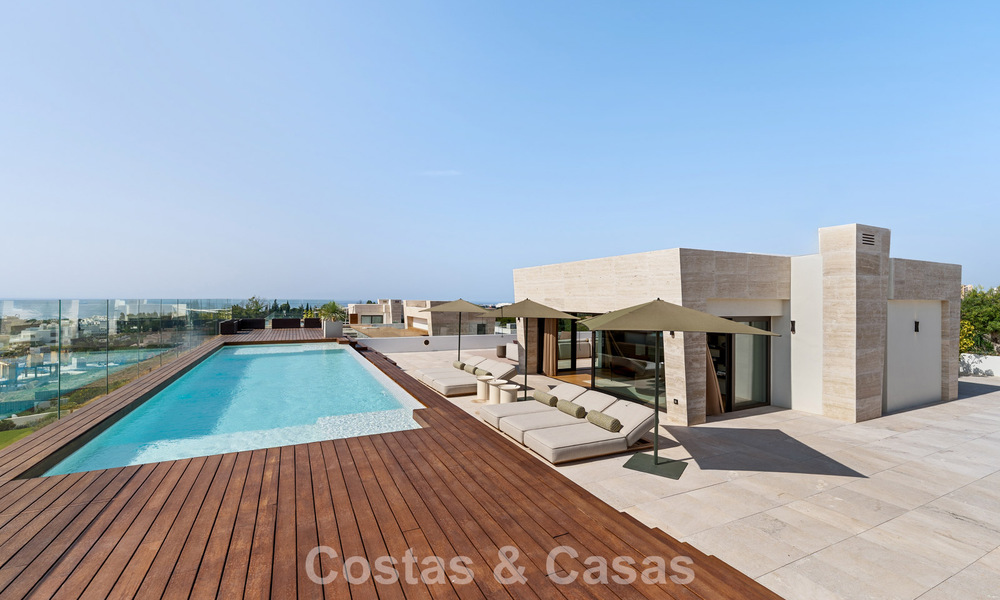 Instapklaar, high-end designwoning te koop, in een eersteklas resort-stijl complex op Marbella’s Golden Mile 782781