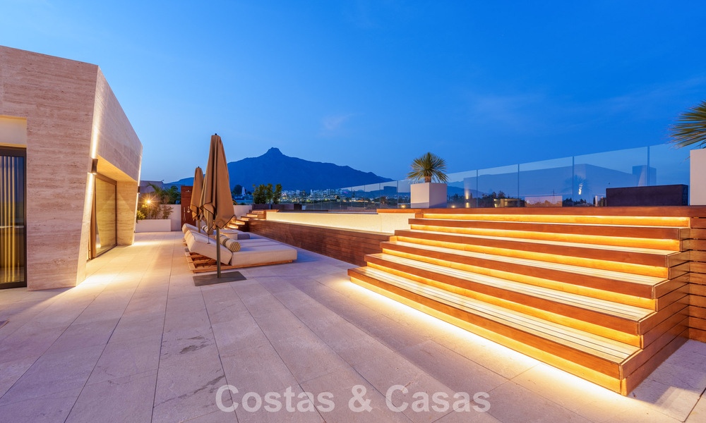 Instapklaar, high-end designwoning te koop, in een eersteklas resort-stijl complex op Marbella’s Golden Mile 782786