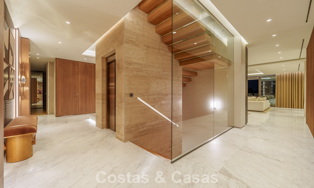 Instapklaar, high-end designwoning te koop, in een eersteklas resort-stijl complex op Marbella’s Golden Mile 782796