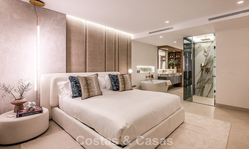 Hoogwaardig gemoderniseerd appartement eerstelijnsstrand met subliem zeezicht, privétuin en -zwembad, Marbella - Estepona 782608