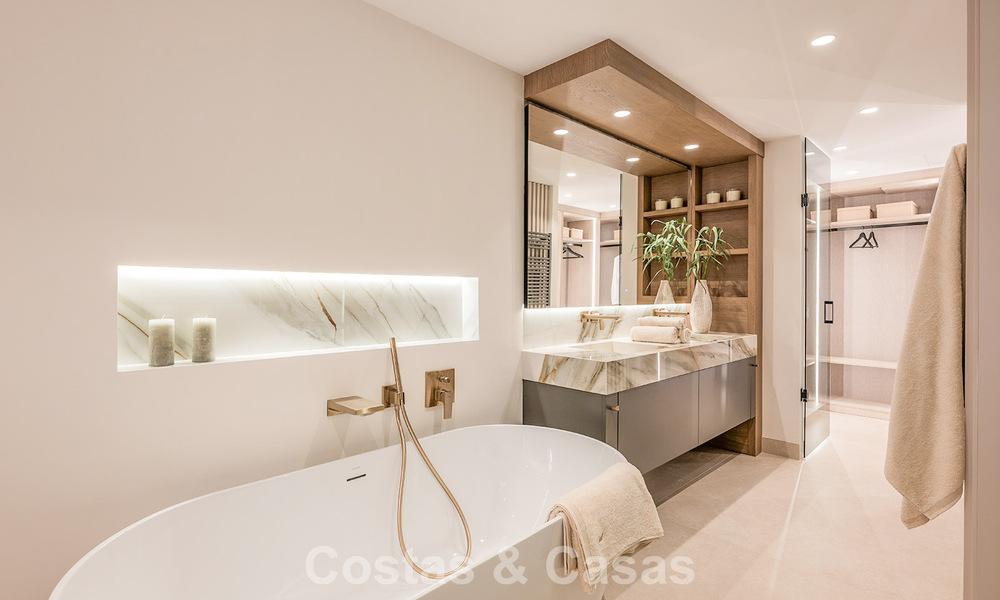 Hoogwaardig gemoderniseerd appartement eerstelijnsstrand met subliem zeezicht, privétuin en -zwembad, Marbella - Estepona 782609