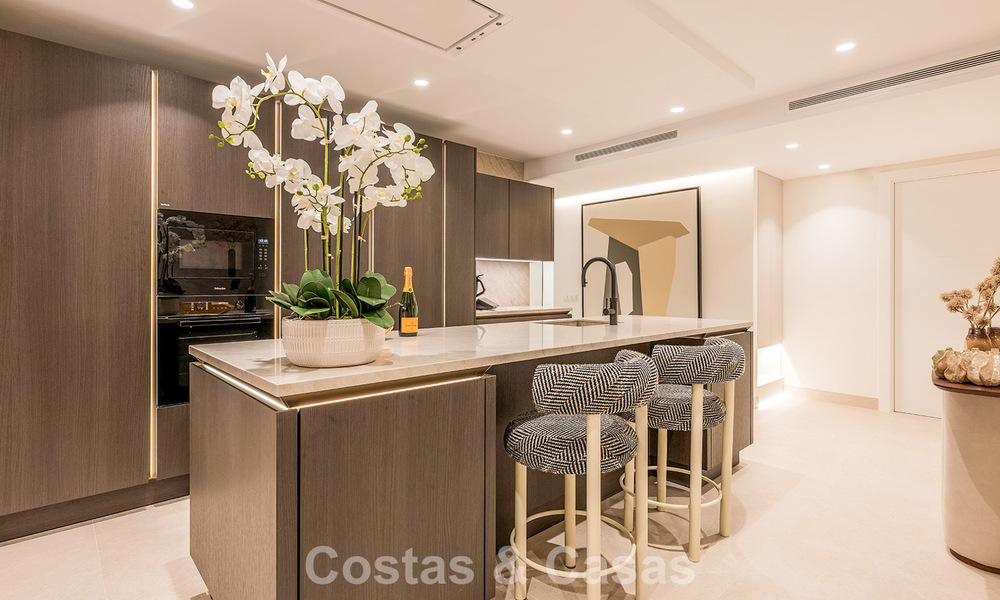 Hoogwaardig gemoderniseerd appartement eerstelijnsstrand met subliem zeezicht, privétuin en -zwembad, Marbella - Estepona 782610
