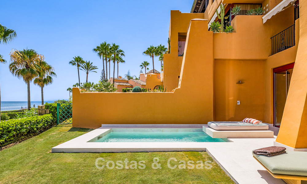 Hoogwaardig gemoderniseerd appartement eerstelijnsstrand met subliem zeezicht, privétuin en -zwembad, Marbella - Estepona 782623