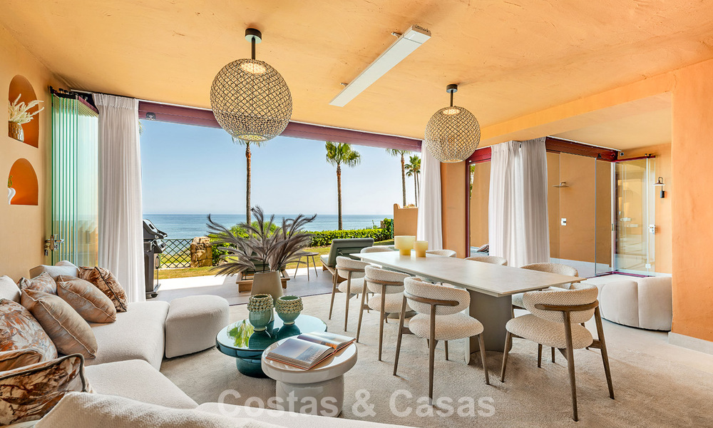 Hoogwaardig gemoderniseerd appartement eerstelijnsstrand met subliem zeezicht, privétuin en -zwembad, Marbella - Estepona 782629