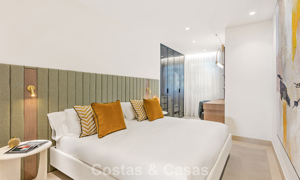 Hoogwaardig gemoderniseerd appartement eerstelijnsstrand met subliem zeezicht, privétuin en -zwembad, Marbella - Estepona 782631