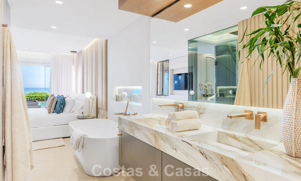 Hoogwaardig gemoderniseerd appartement eerstelijnsstrand met subliem zeezicht, privétuin en -zwembad, Marbella - Estepona 782633