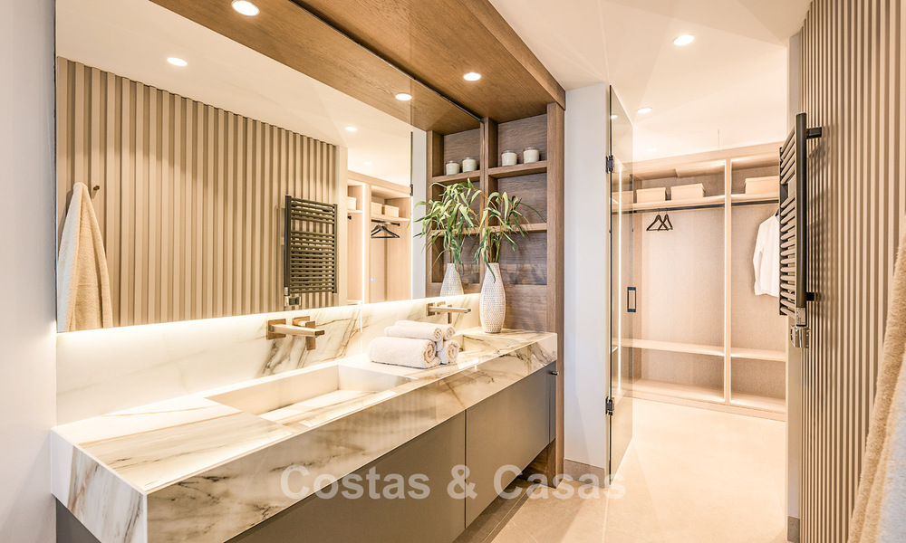 Hoogwaardig gemoderniseerd appartement eerstelijnsstrand met subliem zeezicht, privétuin en -zwembad, Marbella - Estepona 782638