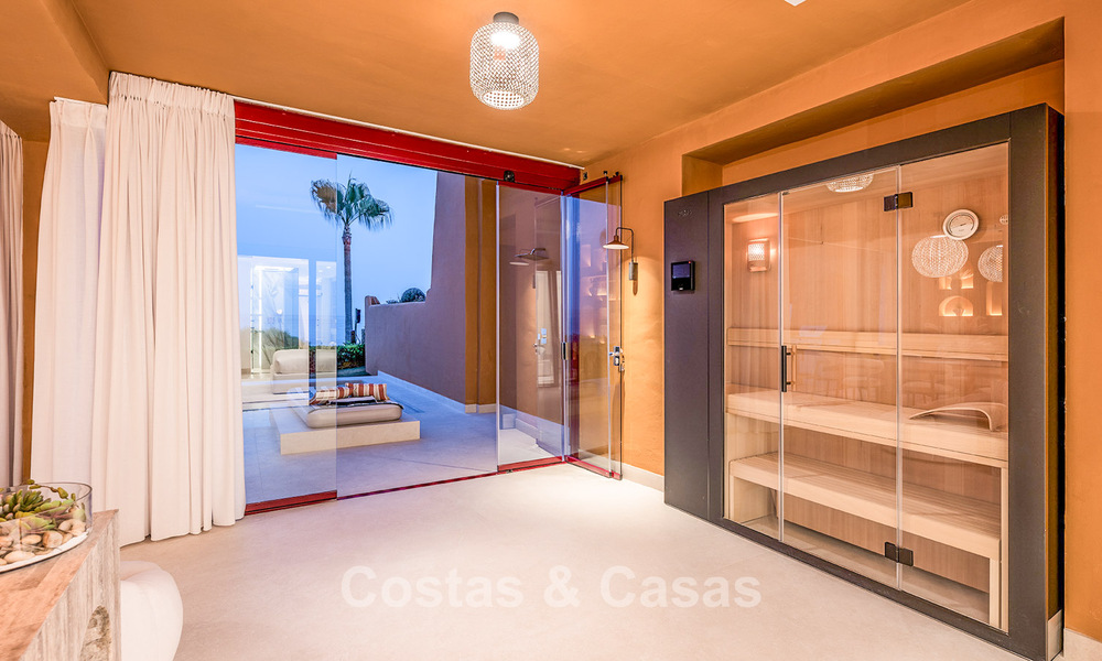 Hoogwaardig gemoderniseerd appartement eerstelijnsstrand met subliem zeezicht, privétuin en -zwembad, Marbella - Estepona 782640