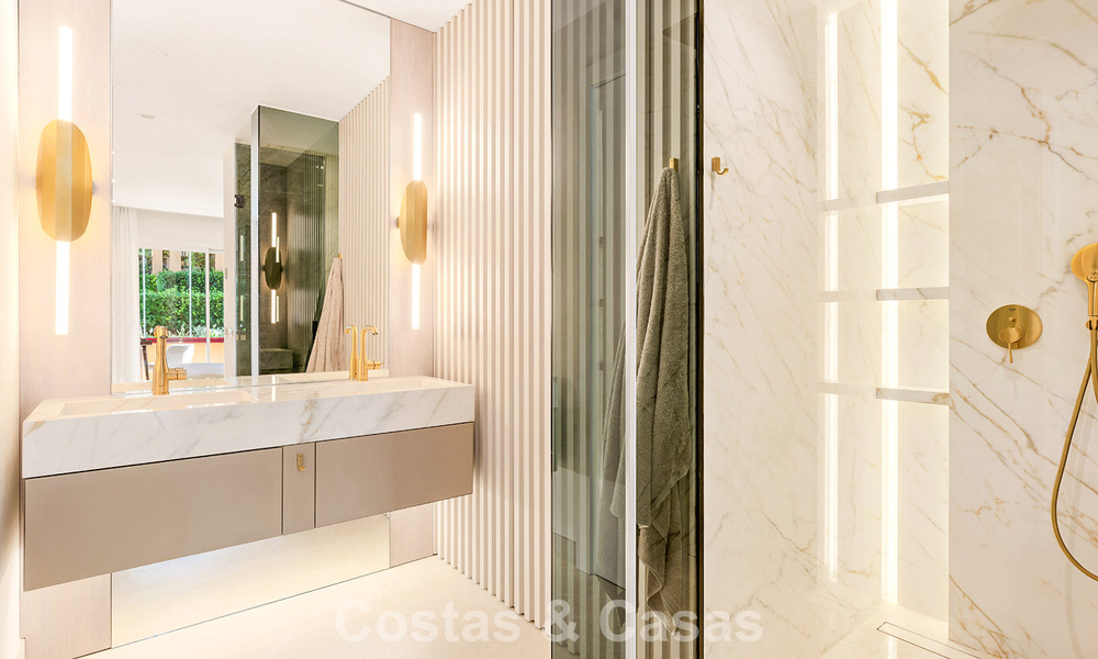 Hoogwaardig gemoderniseerd appartement eerstelijnsstrand met subliem zeezicht, privétuin en -zwembad, Marbella - Estepona 782644