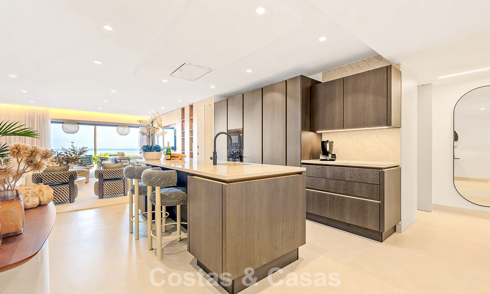 Hoogwaardig gemoderniseerd appartement eerstelijnsstrand met subliem zeezicht, privétuin en -zwembad, Marbella - Estepona 782648
