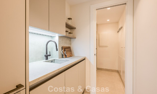 Hoogwaardig gemoderniseerd appartement eerstelijnsstrand met subliem zeezicht, privétuin en -zwembad, Marbella - Estepona 782657 