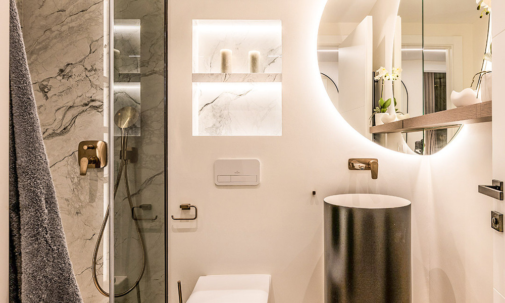 Hoogwaardig gemoderniseerd appartement eerstelijnsstrand met subliem zeezicht, privétuin en -zwembad, Marbella - Estepona 782658