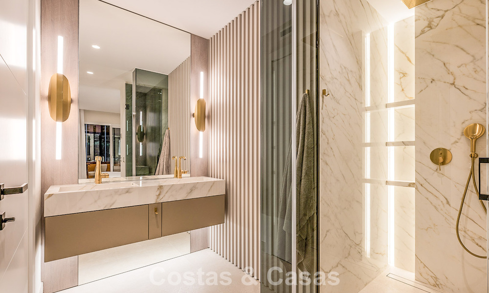 Hoogwaardig gemoderniseerd appartement eerstelijnsstrand met subliem zeezicht, privétuin en -zwembad, Marbella - Estepona 782659