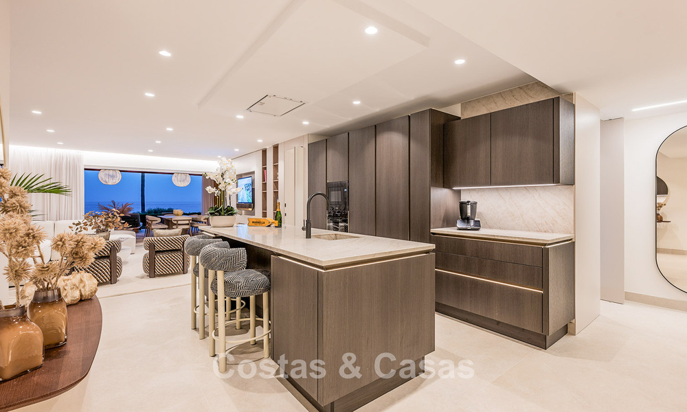 Hoogwaardig gemoderniseerd appartement eerstelijnsstrand met subliem zeezicht, privétuin en -zwembad, Marbella - Estepona 782660