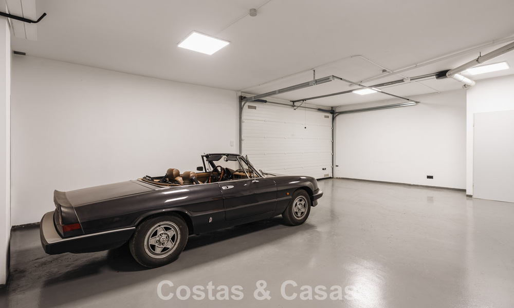 Eerstelijnsgolf villa in een modern-mediterrane stijl te koop in Elviria, ten oosten van Marbella centrum 783002