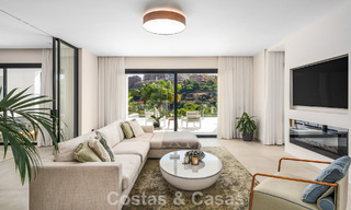 Eerstelijnsgolf villa in een modern-mediterrane stijl te koop in Elviria, ten oosten van Marbella centrum 783011 